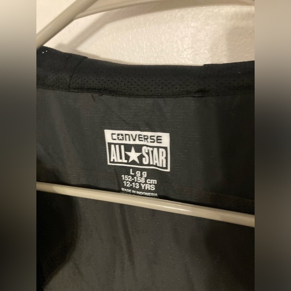 Converse hooded zip up jacket in size large. Excellent Condition. Black in color - Picture 5 of 6